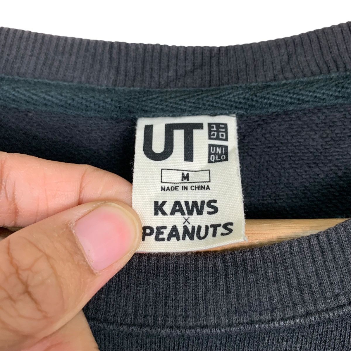 Kaws × Peanuts × Uniqlo UT X KAWS X PEANUTS SMALL LOGO SWEATSHIRTS #0715-C33 Size US M / EU 48-50 / 2 - 8 Thumbnail