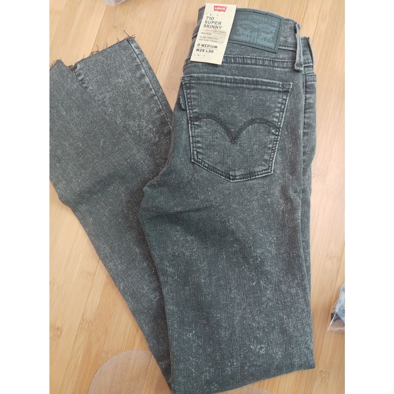Levi's Levi's 710 Super Skinny Jeans Black Wash 25x30 NWT Size 25" / US 0 / IT 36 - 2 Thumbnail