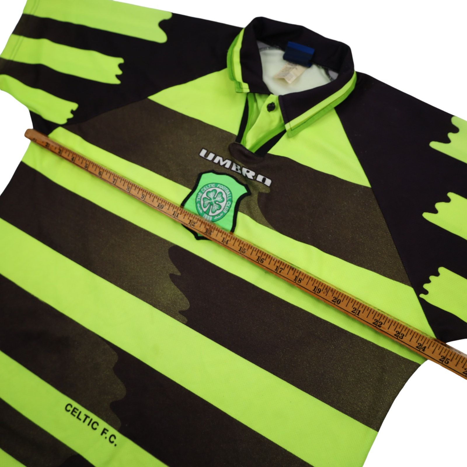Umbro × Vintage Vintage 1997-98 Umbro The Celtics F.C. Away Jersey Size US L / EU 52-54 / 3 - 7 Thumbnail