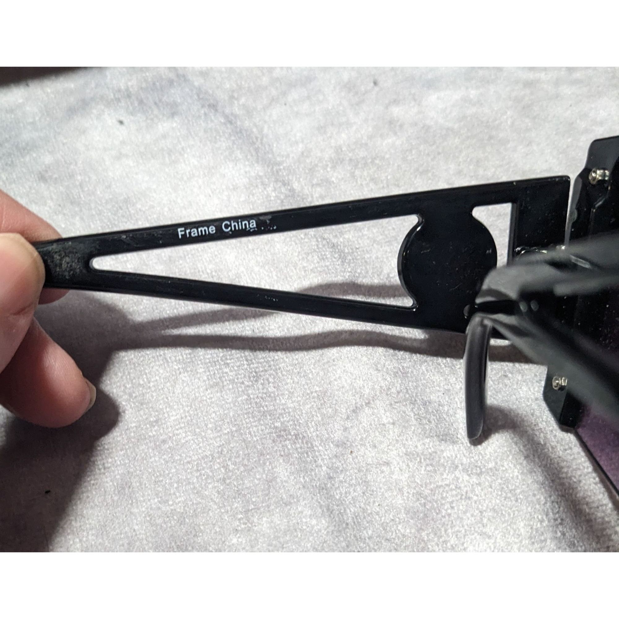 Other Black And Gold Chunky Futuristic Shield Lens Sunglasses Size ONE SIZE - 7 Thumbnail