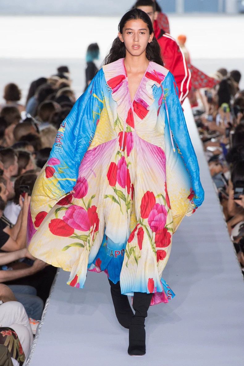 Vetements Vetements 19ss Showpiece Happy Rose Cloak Size XS / US 0-2 / IT 36-38 - 8 Thumbnail