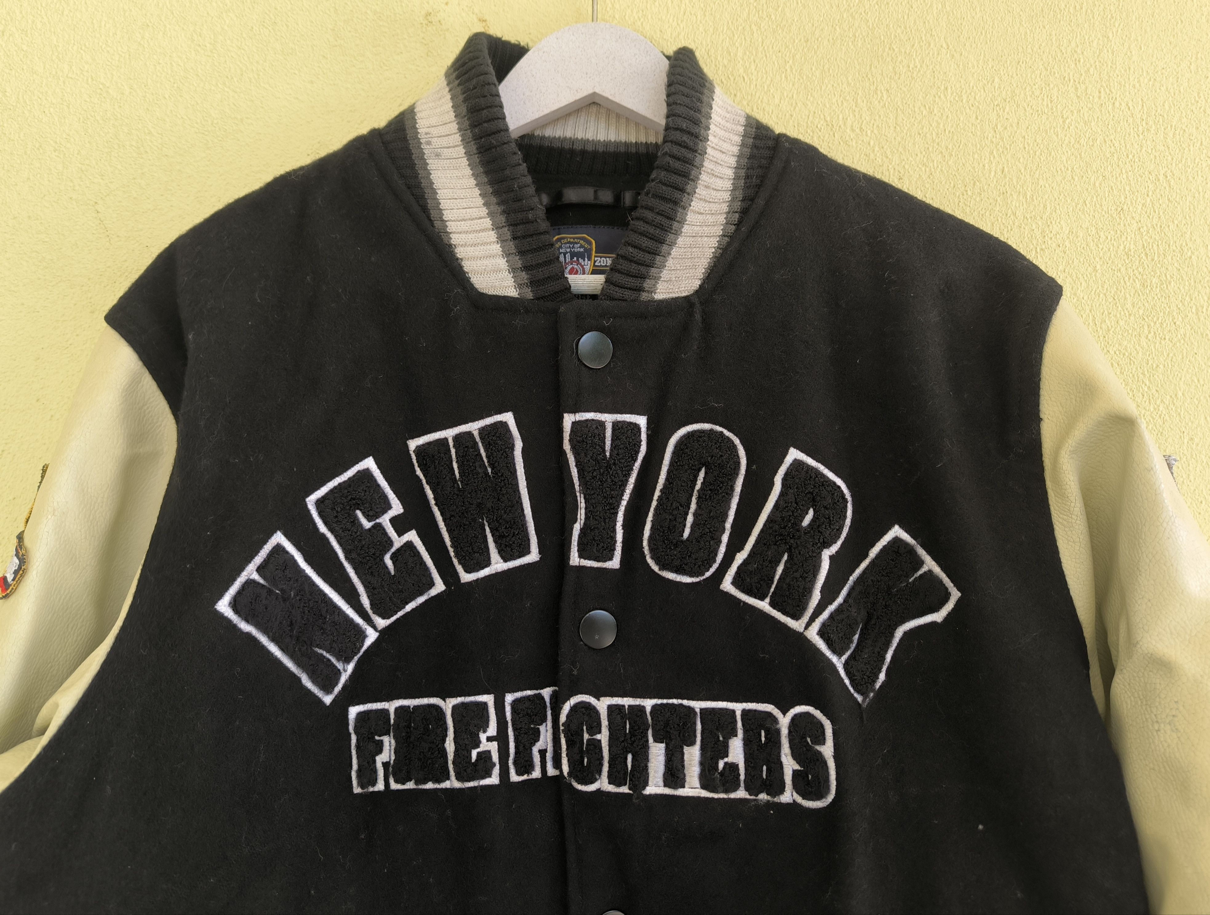 Other FIRE DEPARTMENT CITY OF NEW YORK varsity jacket Size US M / EU 48-50 / 2 - 4 Thumbnail