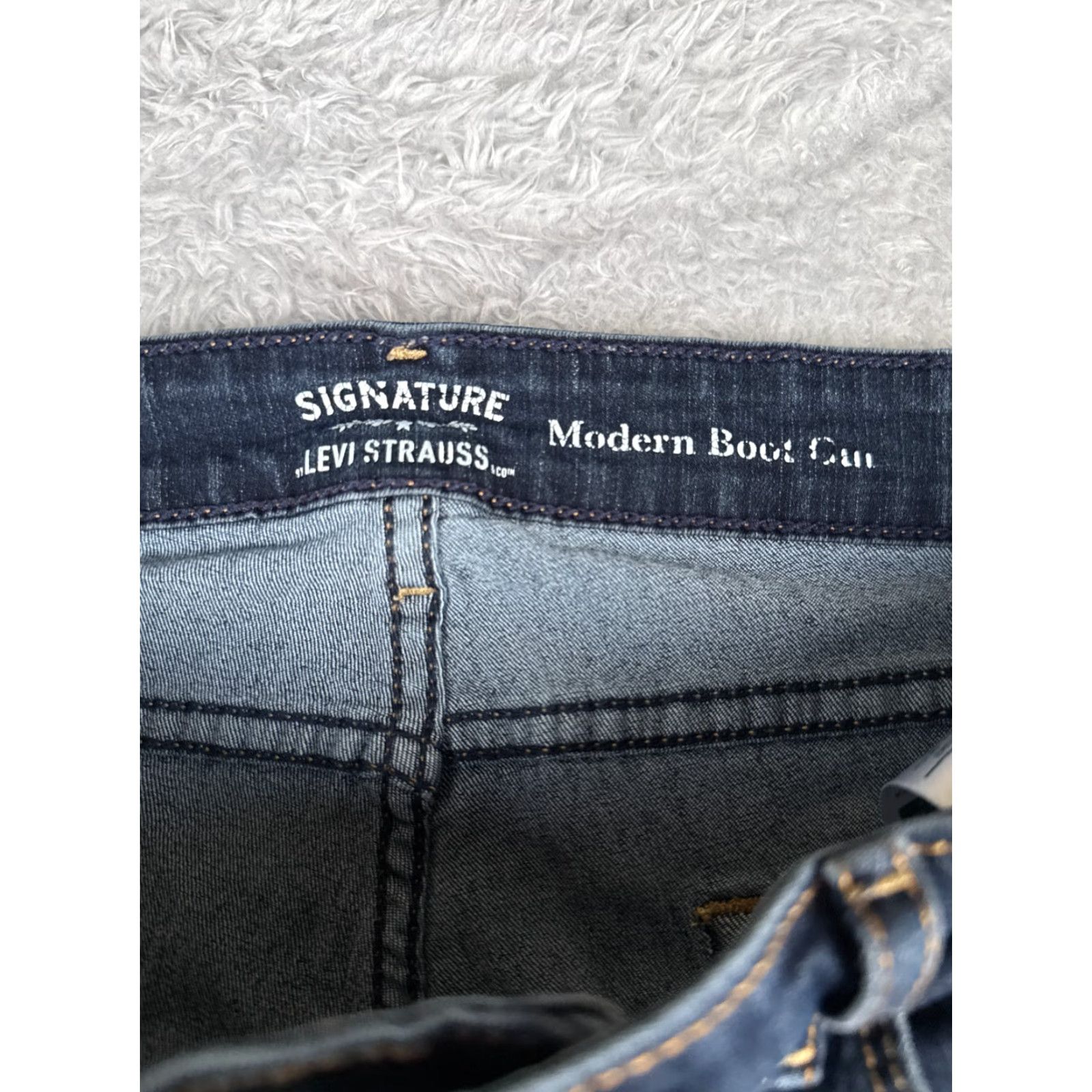 Levi's Levis Jeans Women 18 Blue Denim Mid Rise Bootcut 34x30 Regular Cotton Blend 5-Pocket Design Size 40" / US 18 - 6 Thumbnail