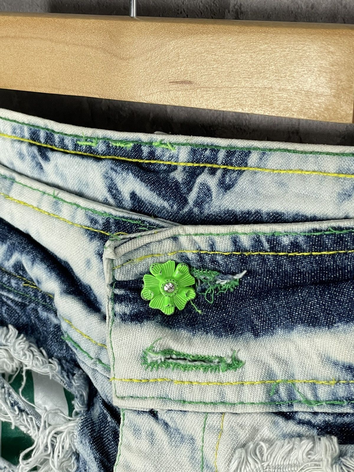 20471120 × Hysteric Glamour × Japanese Brand Y2K Hysteric Glamour Vibe Sexy Factory Distressed Shorts Size 30" / US 8 / IT 44 - 7 Thumbnail