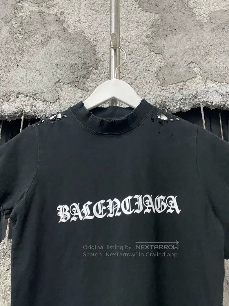 Balenciaga Balenciaga Distressed Vintage Short Sleeve Size US S / EU 44-46 / 1 - 3 Thumbnail