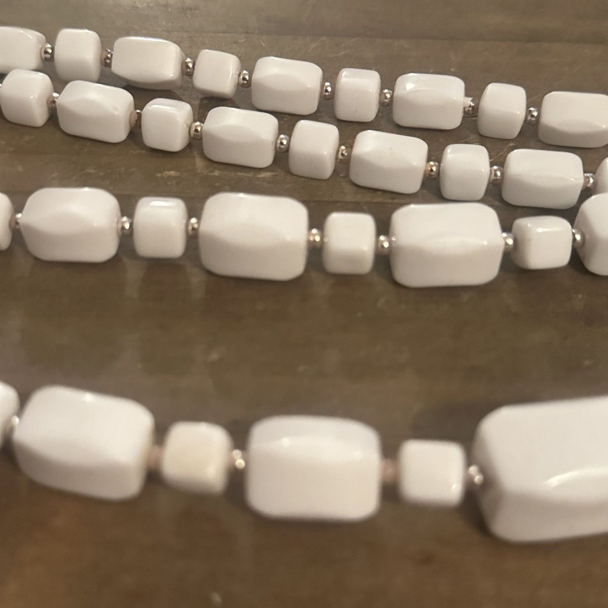 Vintage Vintage white lucite cube bead necklace Size ONE SIZE - 3 Thumbnail