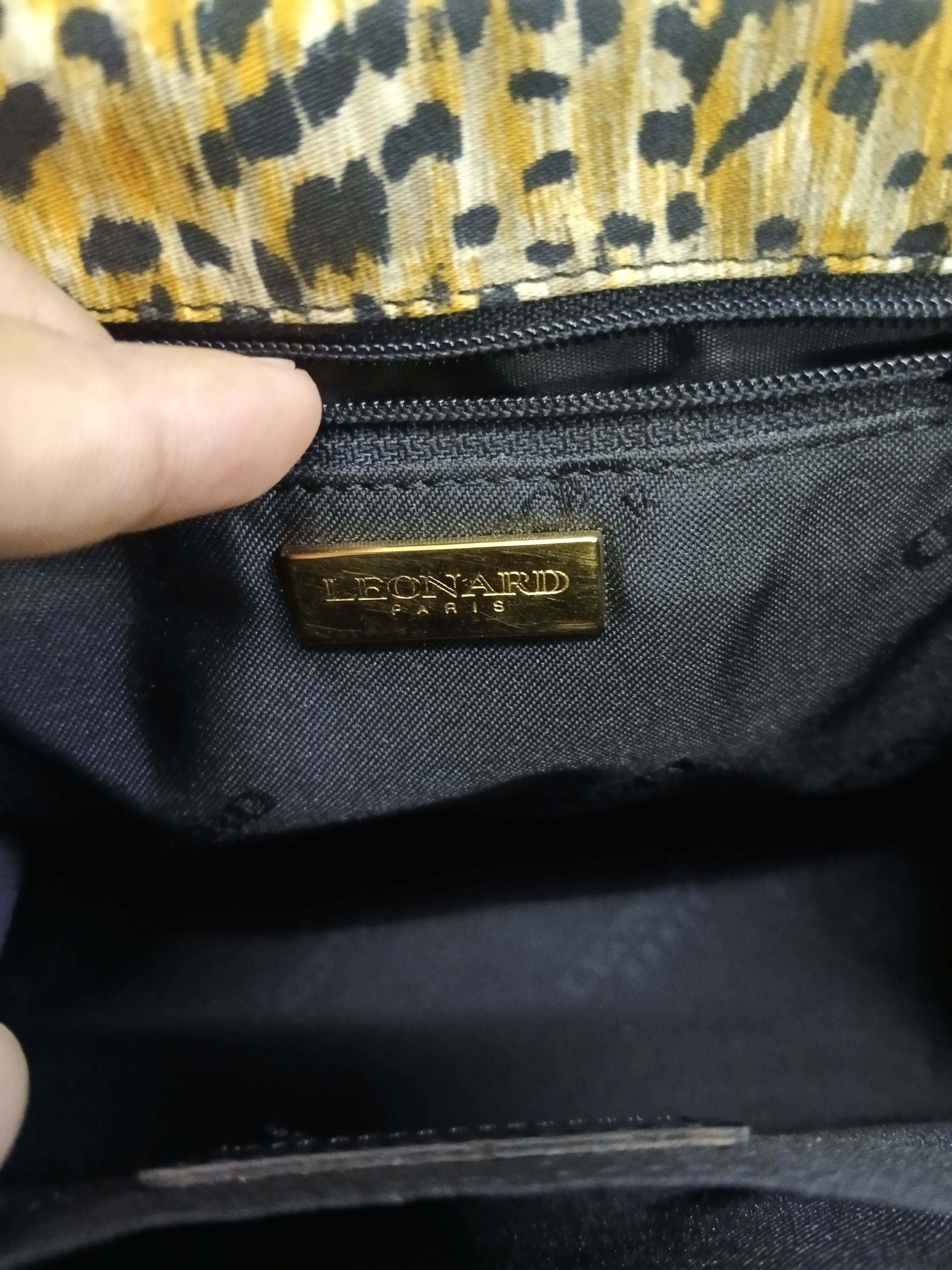 Leonard Paris LEONARD PARIS LEOPARD HANDCARRY Size ONE SIZE - 6 Thumbnail