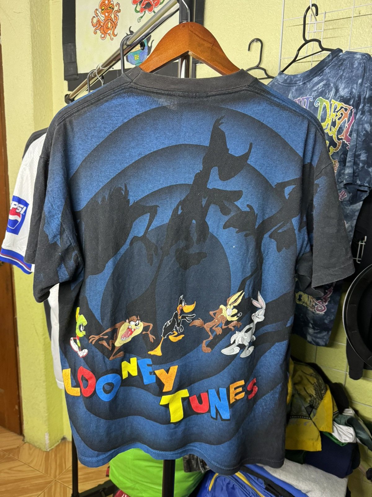 Vintage Vintage looney tunes tshirt all over print Size US L / EU 52-54 / 3 - 5 Thumbnail