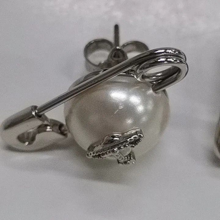 Vivienne Westwood Vivienne Westwood Pearl Safety Pin Earrings Size ONE SIZE - 4 Thumbnail