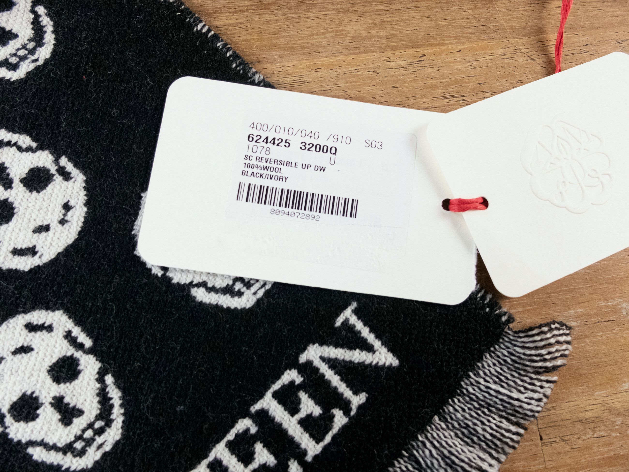 Alexander McQueen ALEXANDER MCQUEEN black white reversible skull wool scarf Size ONE SIZE - 3 Thumbnail