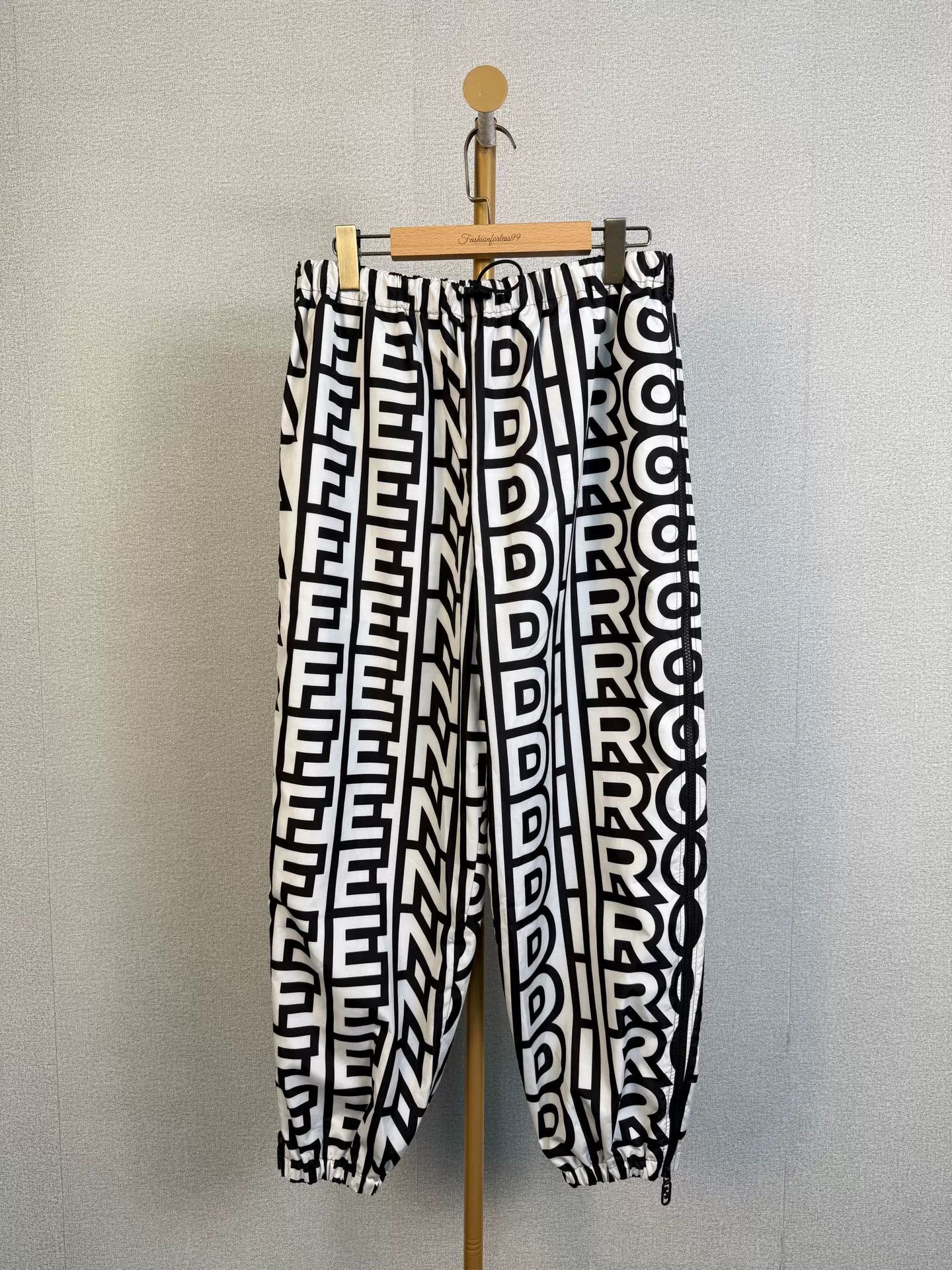 Fendi fendi all-over logo drawstring pants size large Size US 34 / EU 50 - 1 Thumbnail