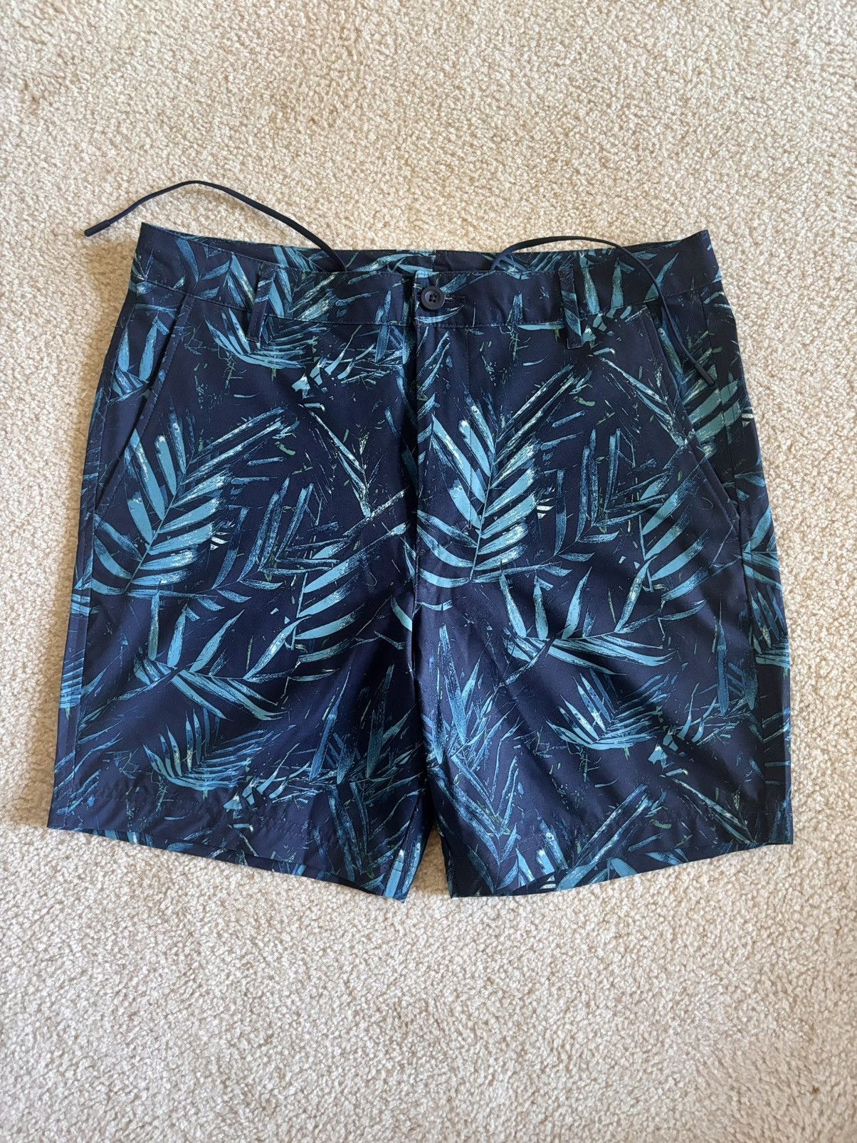All-In All In Motion Men’s Shorts Medium Navy Blue Floral Size US 32 / EU 48 - 1 Thumbnail