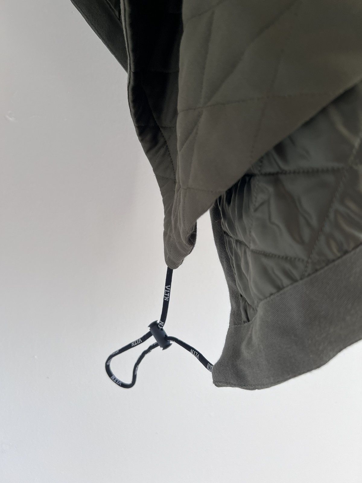 Valentino Poncho cloak in quilted polyamide/cotton blend, Italy Size US L / EU 52-54 / 3 - 6 Thumbnail