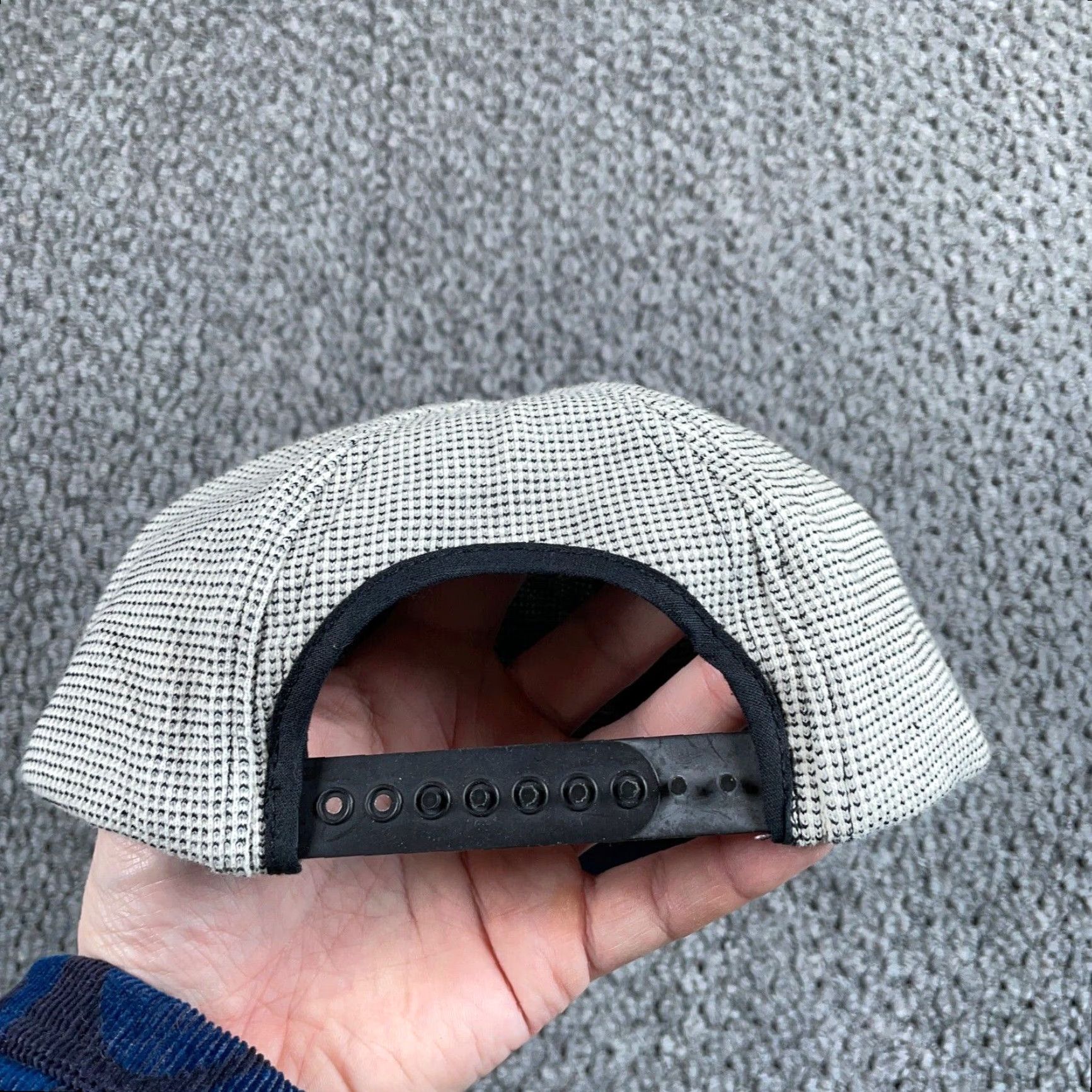 Guess VINTAGE GUESS Activewear Snapback Dad Hat Adult One Size Gray Textured Cotton Cap Mens Size ONE SIZE - 5 Thumbnail