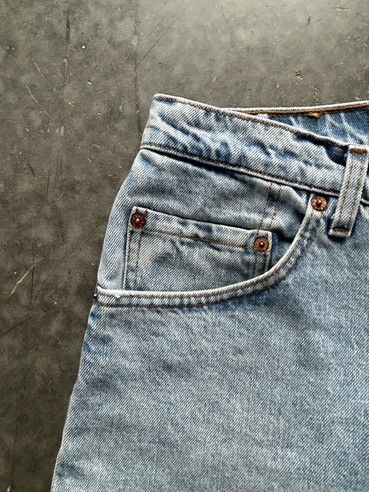 Levi's Vintage 90s Levis 560 Denim Jeans 34x32 Light Wash Size US 34 / EU 50 - 2 Thumbnail