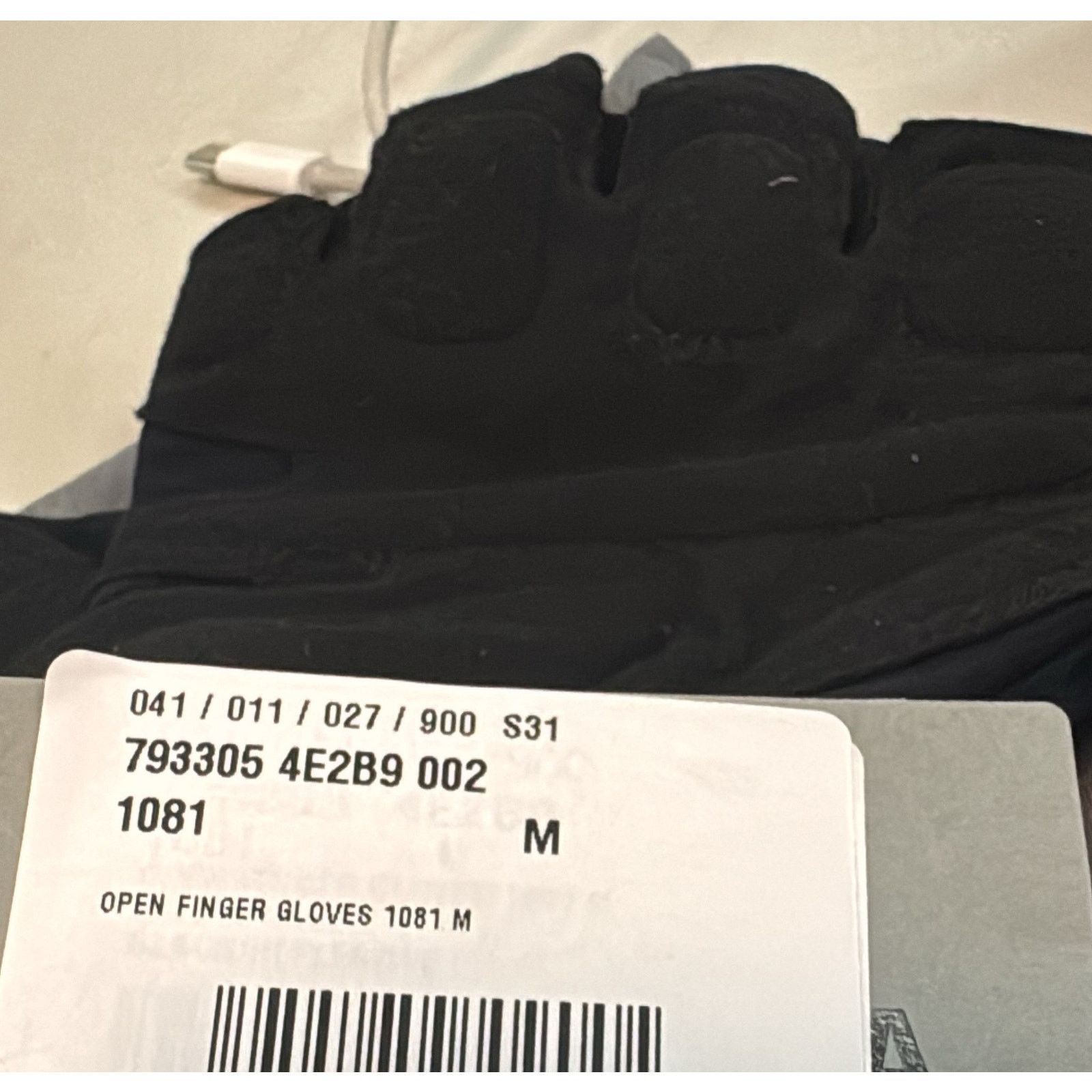 Balenciaga o1rshd1 Size: M / Activewear Open Finger Gloves in Black Size ONE SIZE - 15 Thumbnail