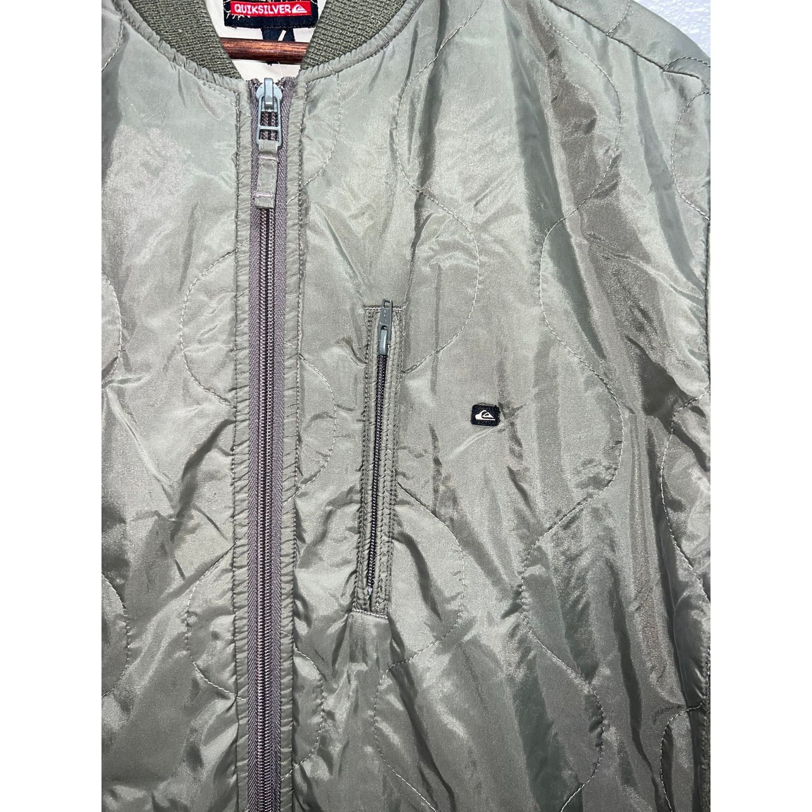 Vintage Vintage Quiksilver Bomber Jacket Quilted Green Full Zip L Size US L / EU 52-54 / 3 - 3 Thumbnail