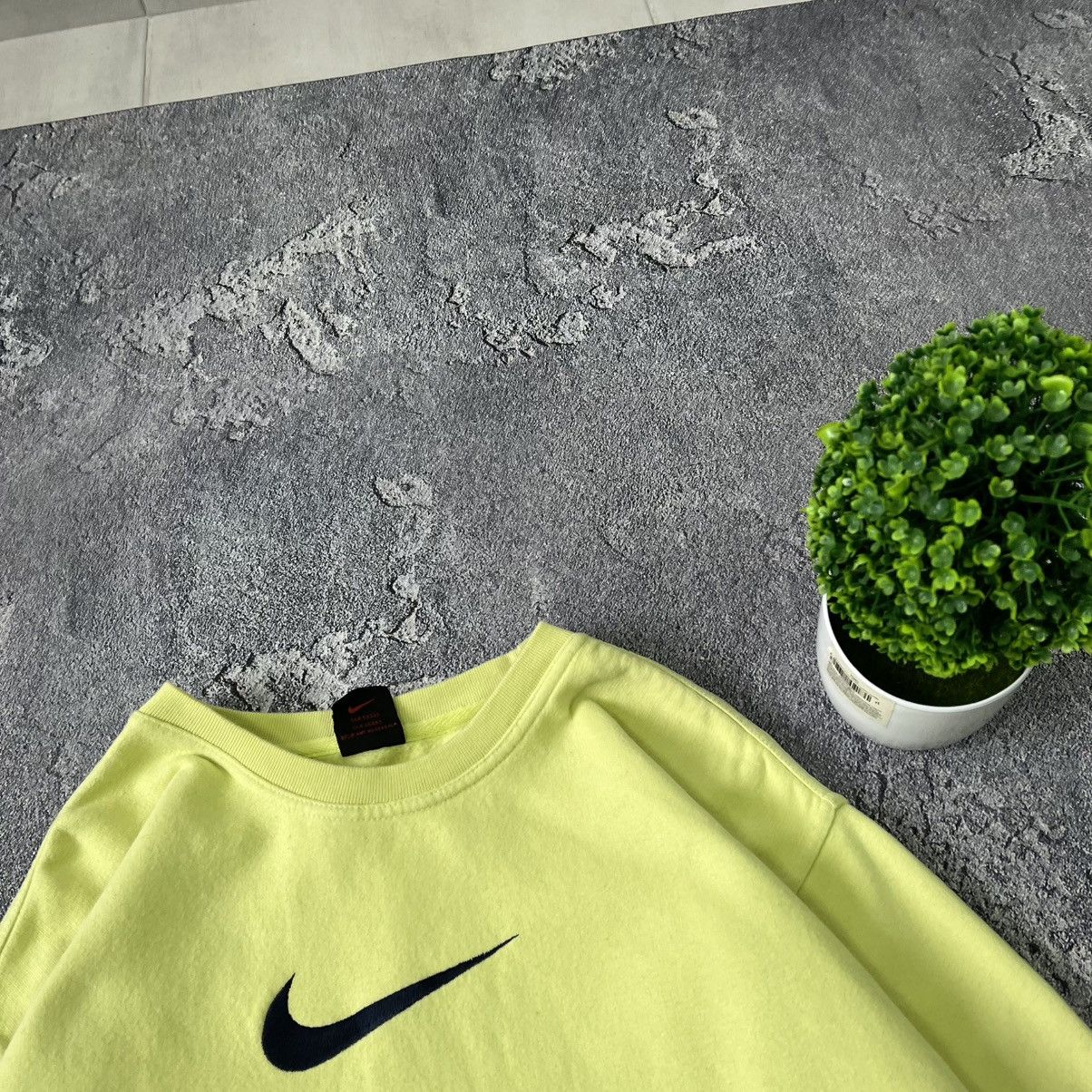 Nike Vintage Nike Sweatshirt Big Logo Y2K Streetwear Size S Size US S / EU 44-46 / 1 - 12 Thumbnail