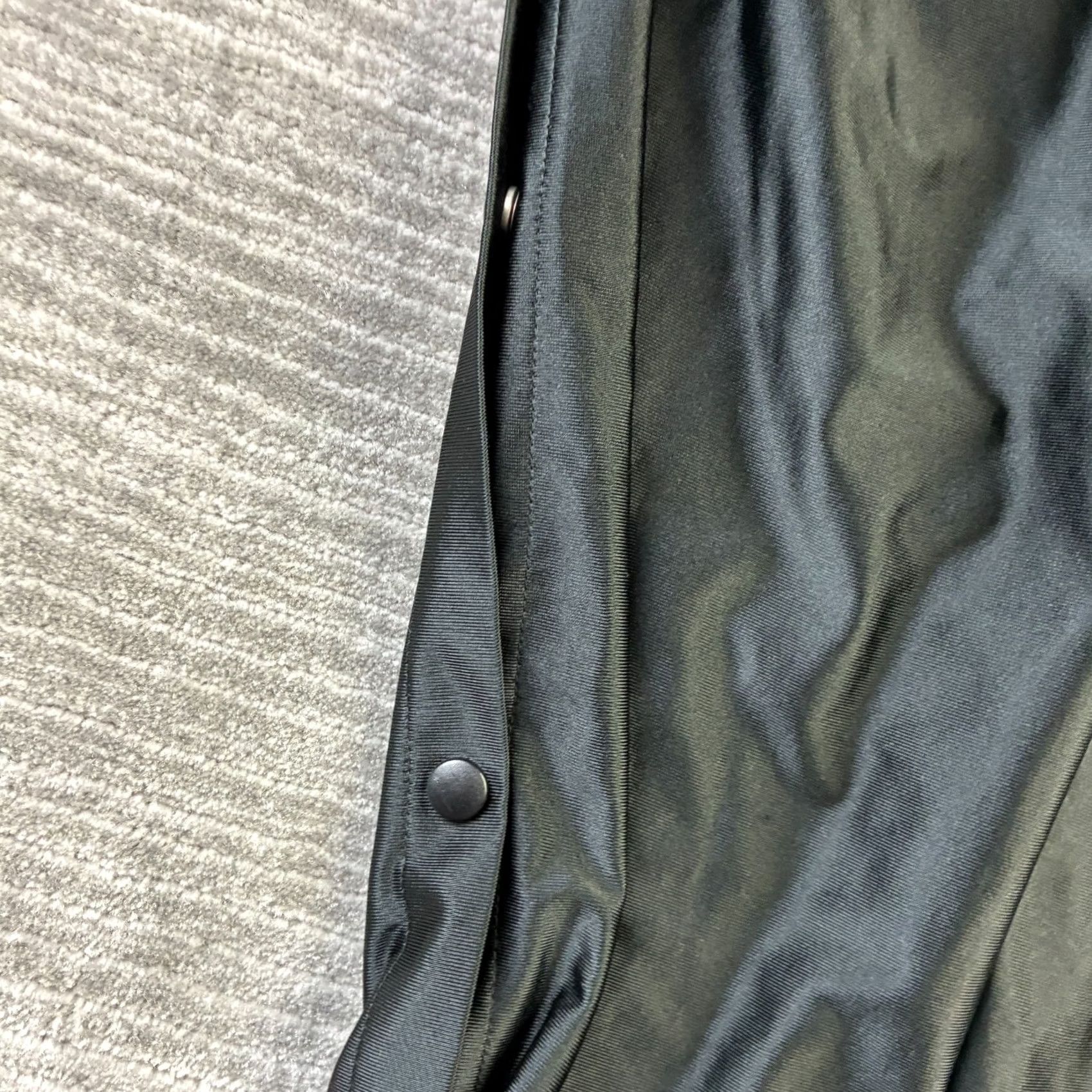 Nike VINTAGE Nike Pants Mens M Black Tear Away Shiny Dazzle Y2K Snap On Track Pants Size US 31 - 7 Thumbnail