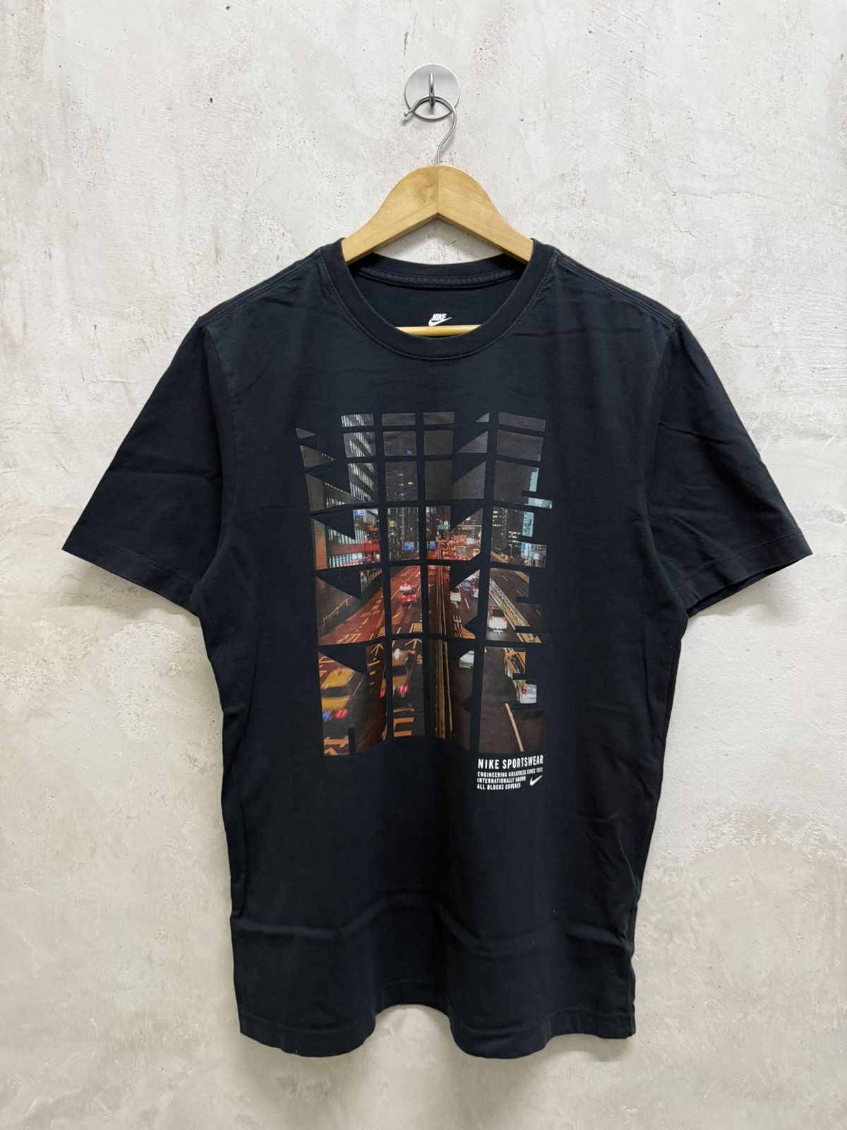 Nike Nike City Graphic Tshirt Size US XL / EU 56 / 4 - 1 Thumbnail