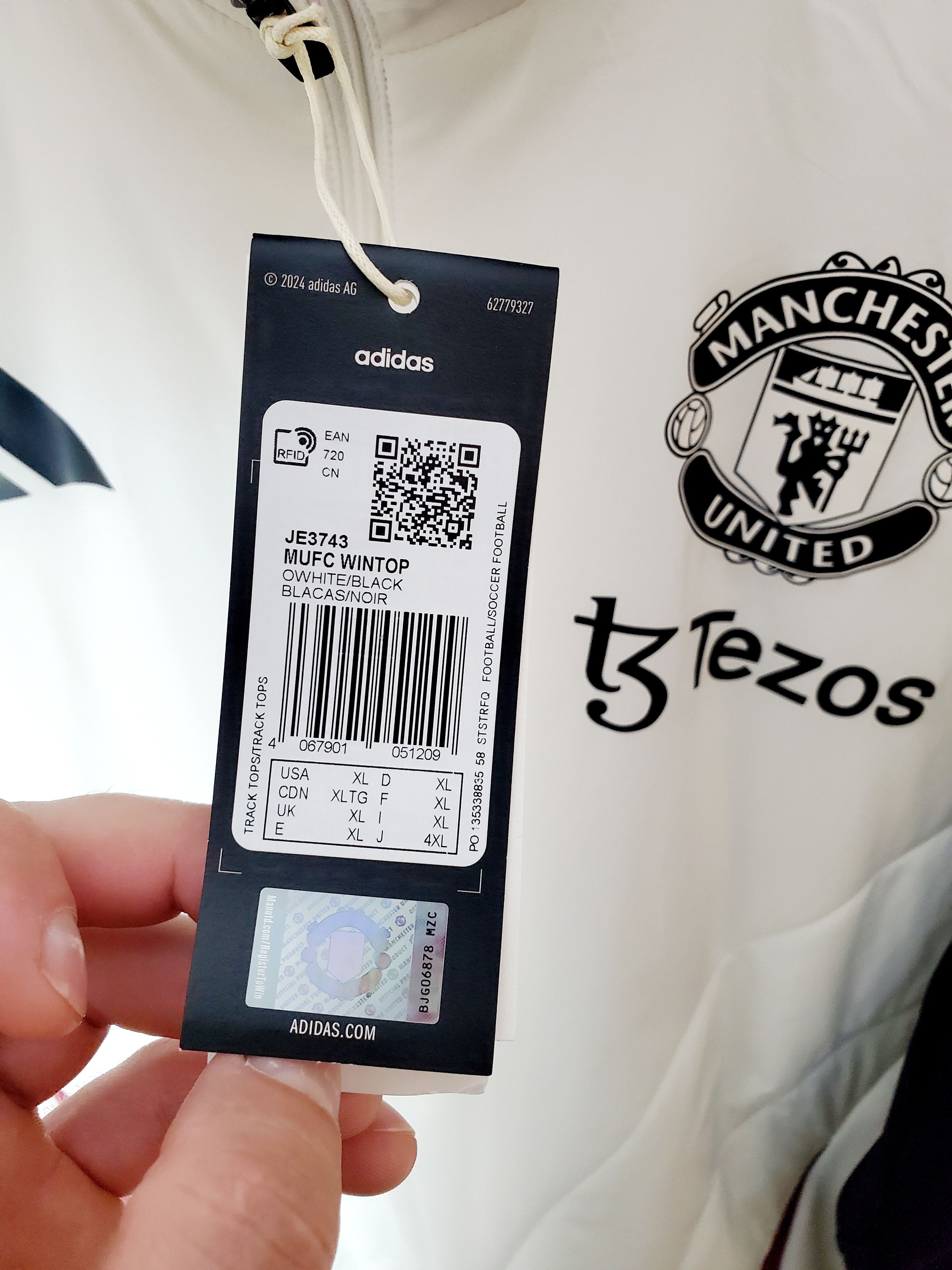 Adidas MANCHESTER UNITED 2024/2025 TOP WITH INTEGRATED BALACLAVA XL Size US XL / EU 56 / 4 - 6 Thumbnail