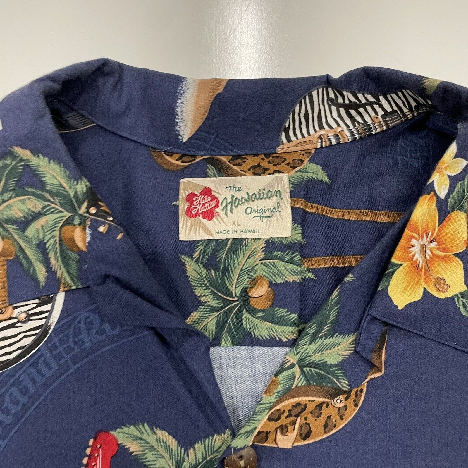 Hilo Hattie Hilo Hattie Men’s Hawaiian Shirt Guitar Floral Palm Beach XL Size US XL / EU 56 / 4 - 3 Thumbnail