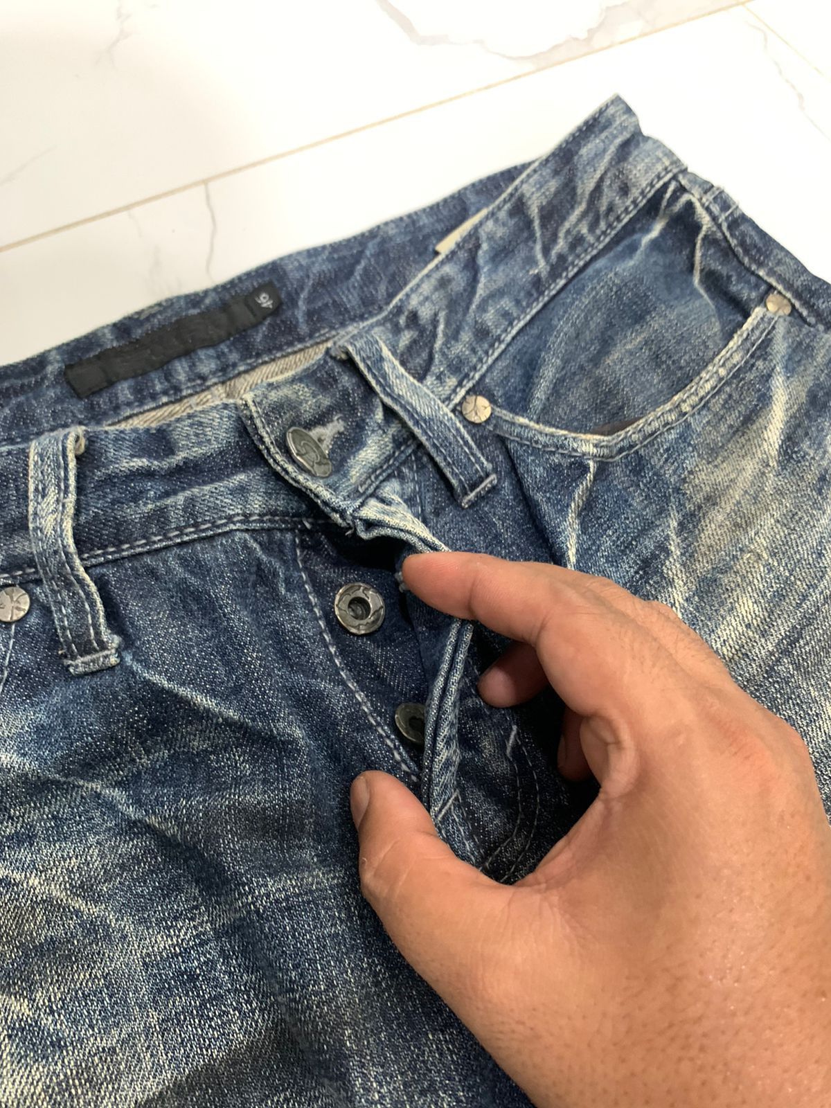 GOSTAR DE FUGA GOSTAR DE FUGA DISTRESSED FLARED JEANS Size US 31 - 12 Thumbnail