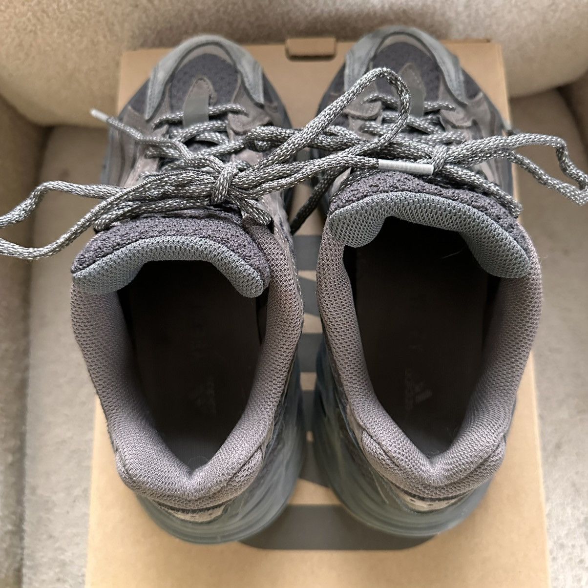 Adidas × Yeezy Yeezy Boost 700 V2 SIZE 4 Size US 5 / EU 37 - 10 Thumbnail