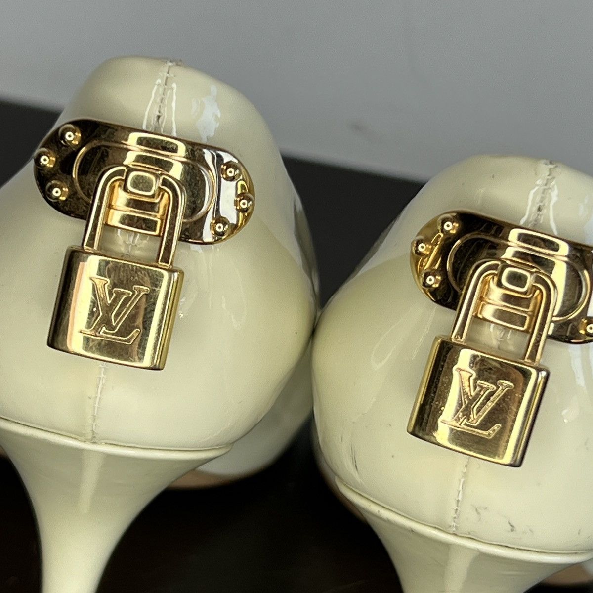 Louis Vuitton Louis Vuitton Patent Leather Beige Heels Shoes Y2K Padlock Size US 5.5 / IT 35.5 - 3 Thumbnail