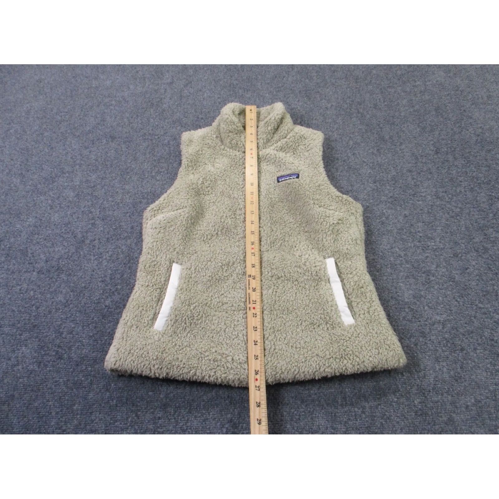 Patagonia Patagonia Vest Jacket Women M Beige Fleece Logo Outdoor Sleeveless Zip Pockets Size M / US 6-8 / IT 42-44 - 3 Thumbnail