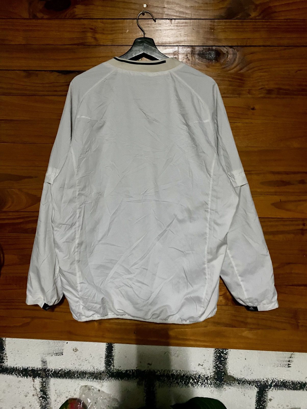 Adidas Vintage Adidas White Windbreaker Pullover Japan Edition Size US L / EU 52-54 / 3 - 9 Thumbnail