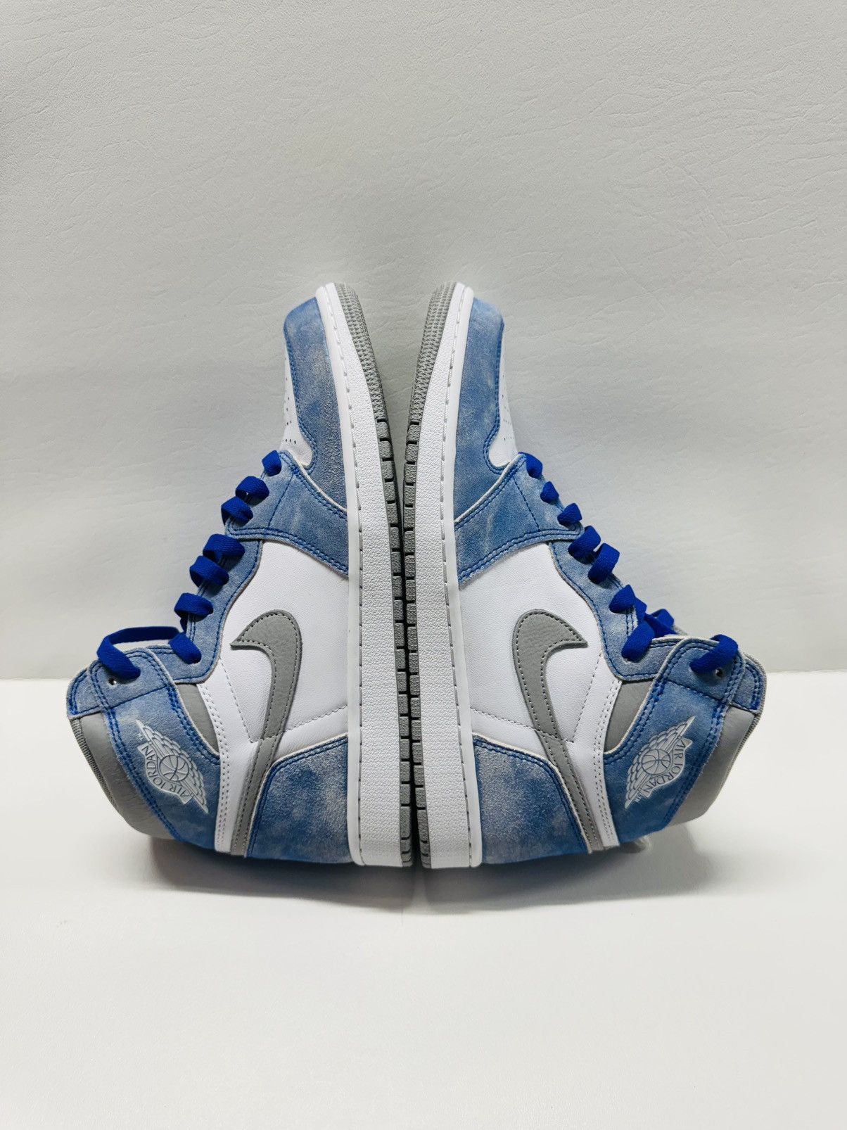 Jordan Brand Air Jordan 1 Retro High OG Hyper Royal Size US 9.5 / EU 42-43 - 2 Thumbnail