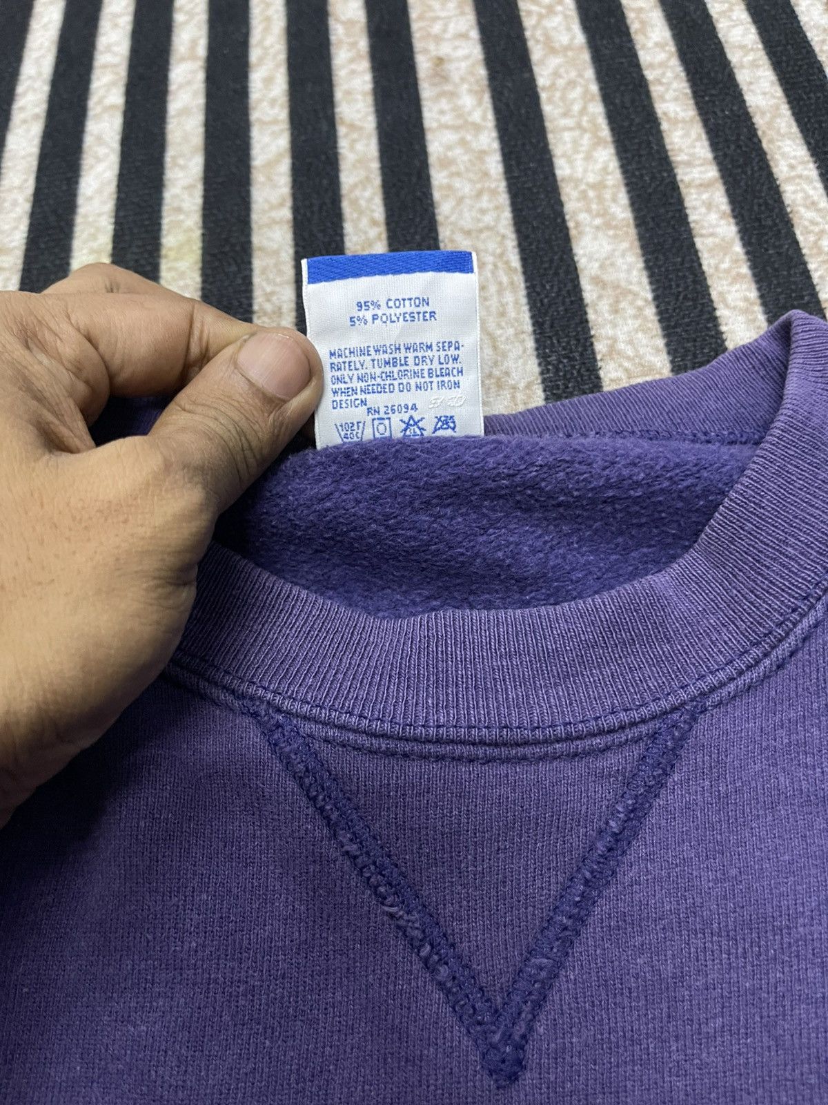Champion 90s CHAMPION BIG PRINT SWEATSHIRT DISTRESSED Size US M / EU 48-50 / 2 - 9 Thumbnail