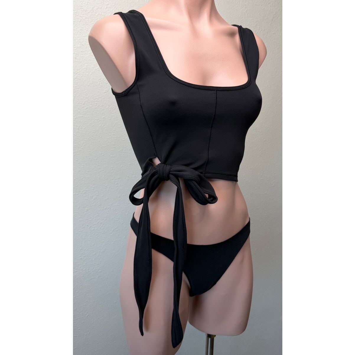Lululemon Lululemon Get Centred Crop Tank Black Women Size 2 Side Tie Size XS / US 0-2 / IT 36-38 - 3 Thumbnail