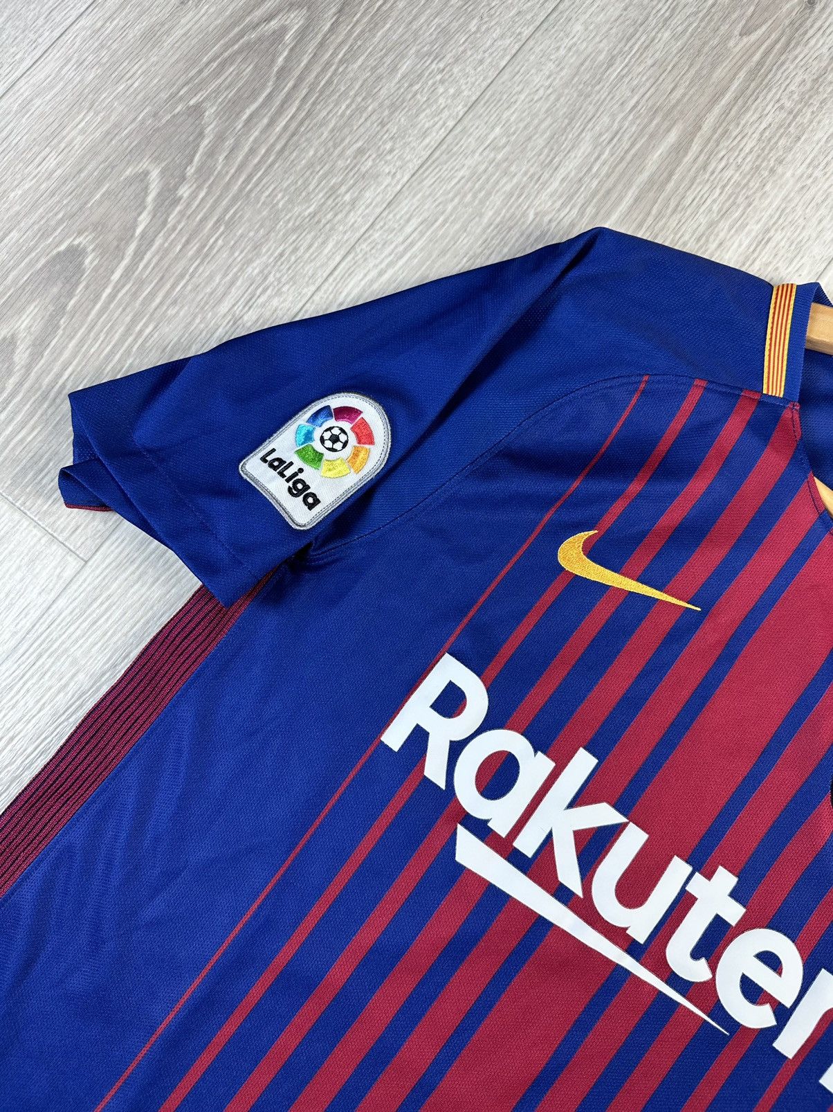Nike Nike Barcelona 2017-2018 Home Football Shirt Soccer Jersey Size US S / EU 44-46 / 1 - 8 Thumbnail