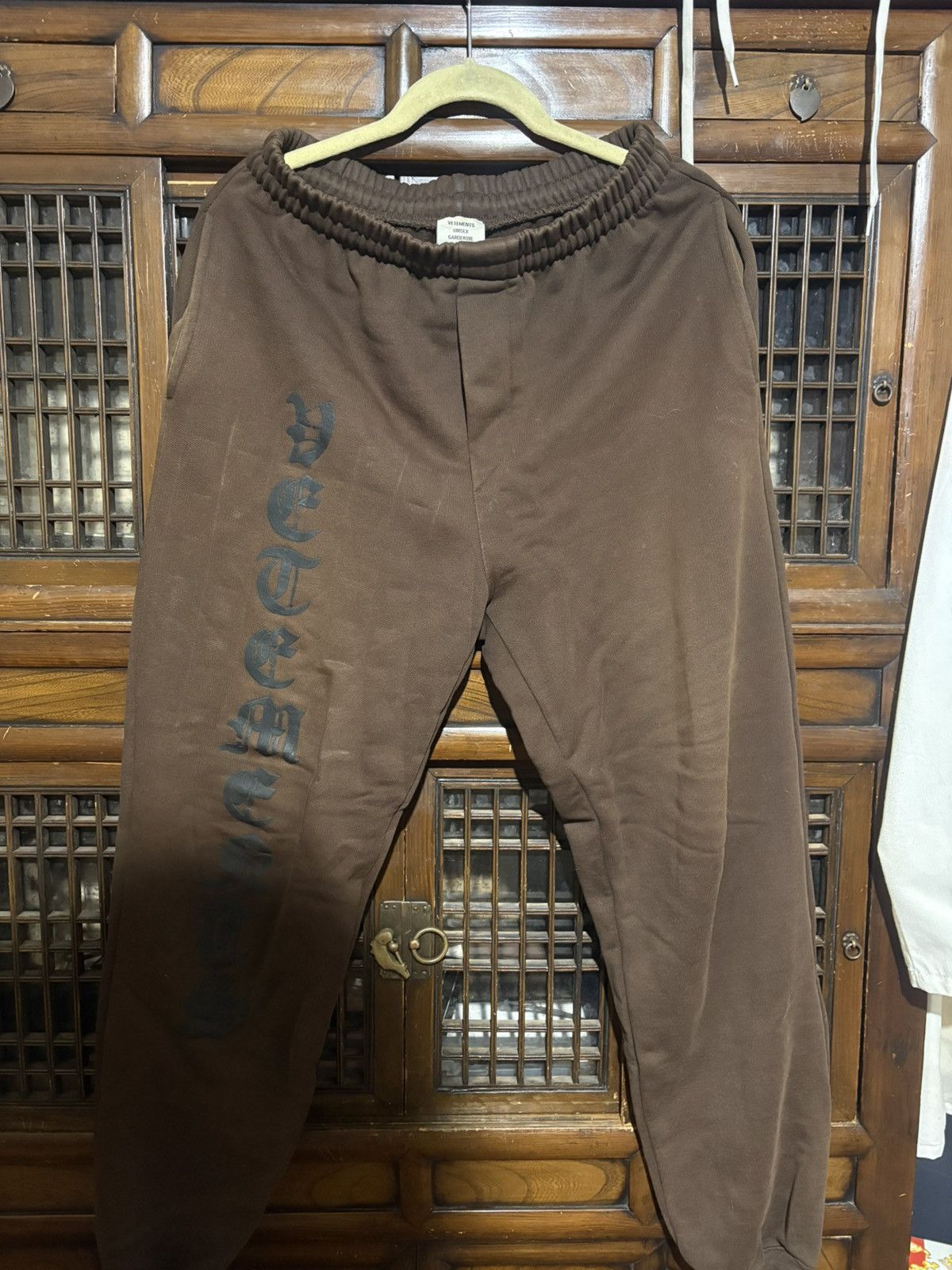 Vetements VETEMENTS anarchy sweatpants Size US 32 / EU 48 - 1 Thumbnail