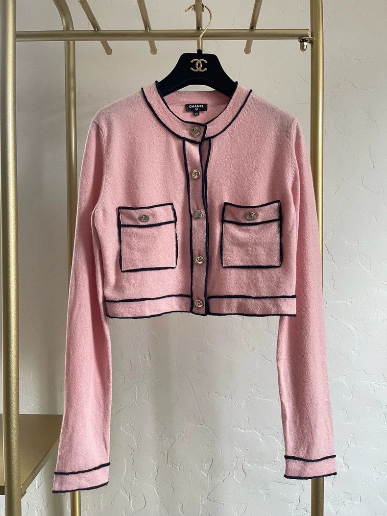 Chanel Chanel 21s pink cartoon cardigan coat Size XS / US 0-2 / IT 36-38 - 1 Thumbnail