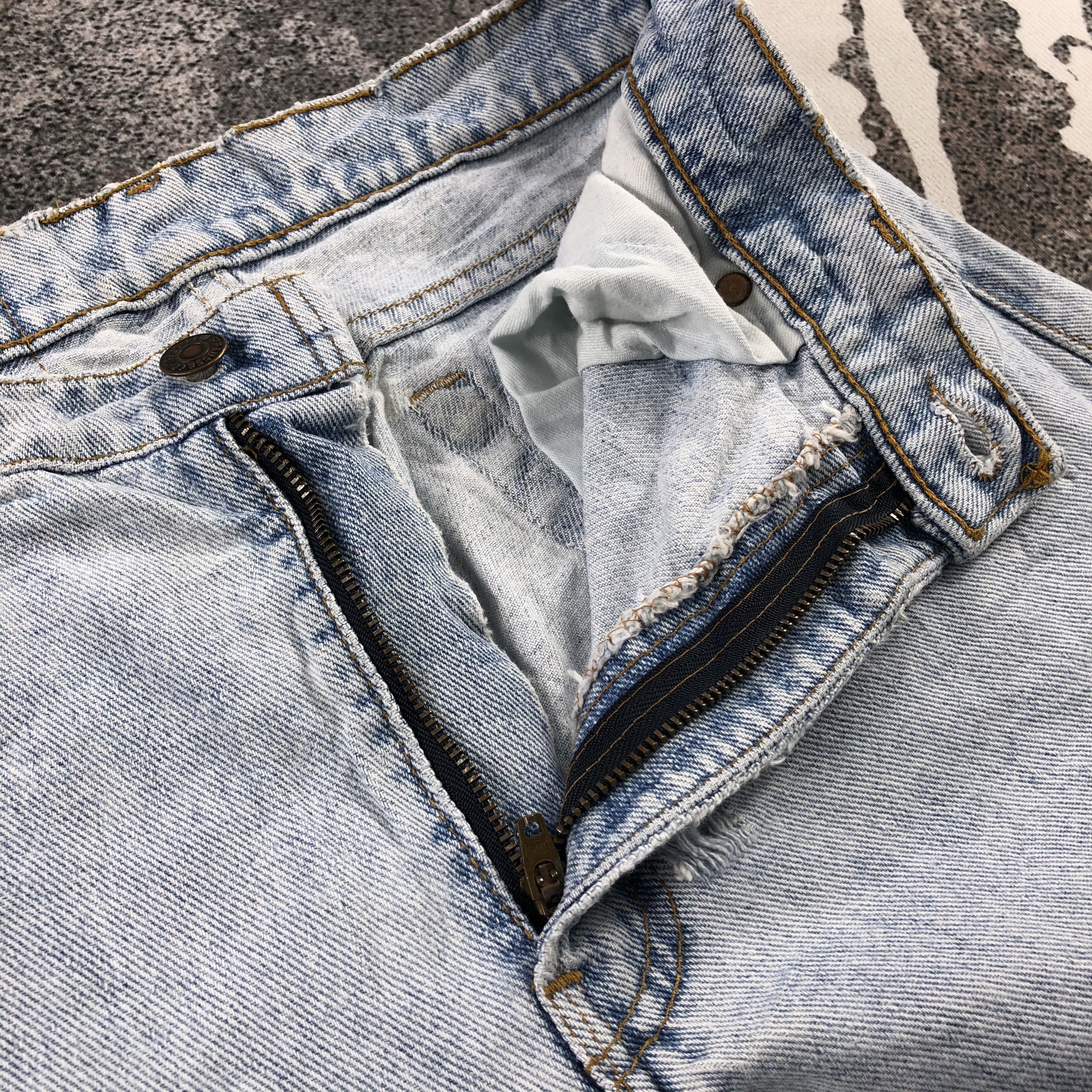 Levi's Vintage 90s Levi's 550 Jeans Distress Light wash Denim KJ899 Size US 29 - 12 Thumbnail