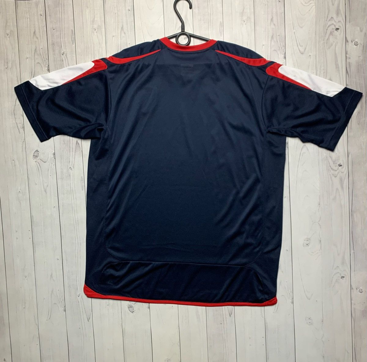 Umbro × Vintage Vintage Umbro West Bromwich soccer jersey size XL navy Size US XL / EU 56 / 4 - 5 Thumbnail