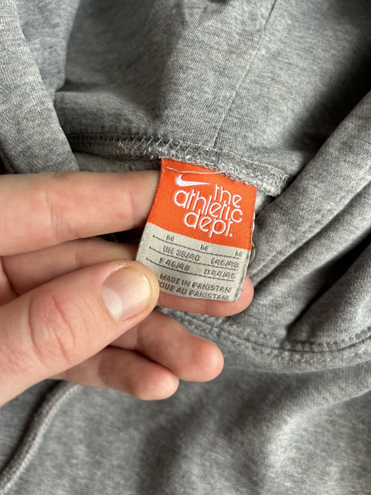 Nike Vintage Nike ATHL Basic Hoodie Small Logo Streetwear Size M Size US M / EU 48-50 / 2 - 8 Thumbnail