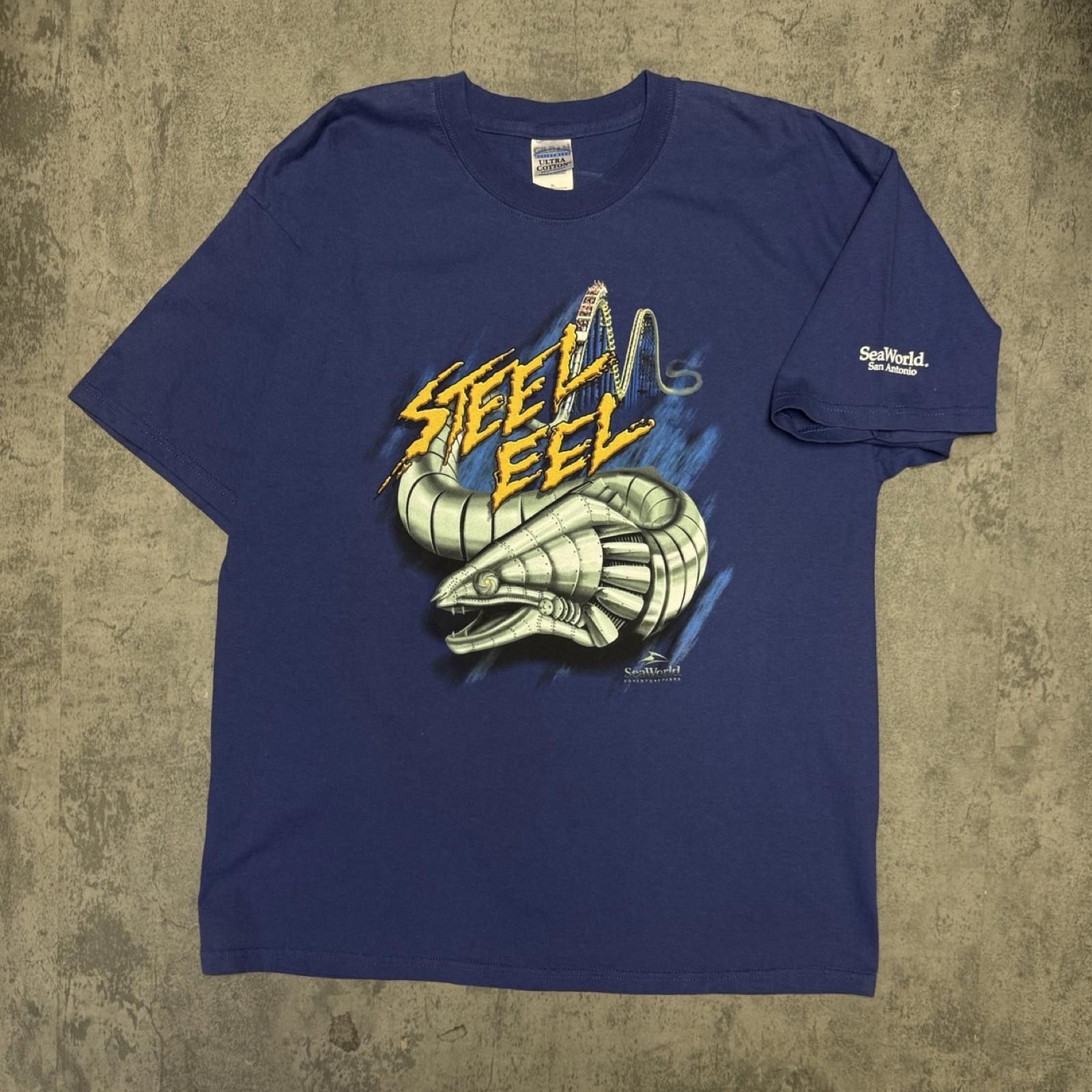 Gildan SeaWorld Steel Eel -- XL -- Size US XL / EU 56 / 4 - 1 Thumbnail