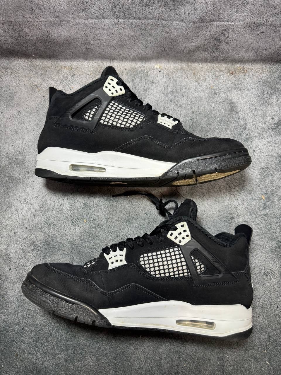 Jordan Brand Size 11.5 | Jordan 4 White Thunder No Box | Pre-Owned Size US 11.5 / EU 44-45 - 8 Thumbnail