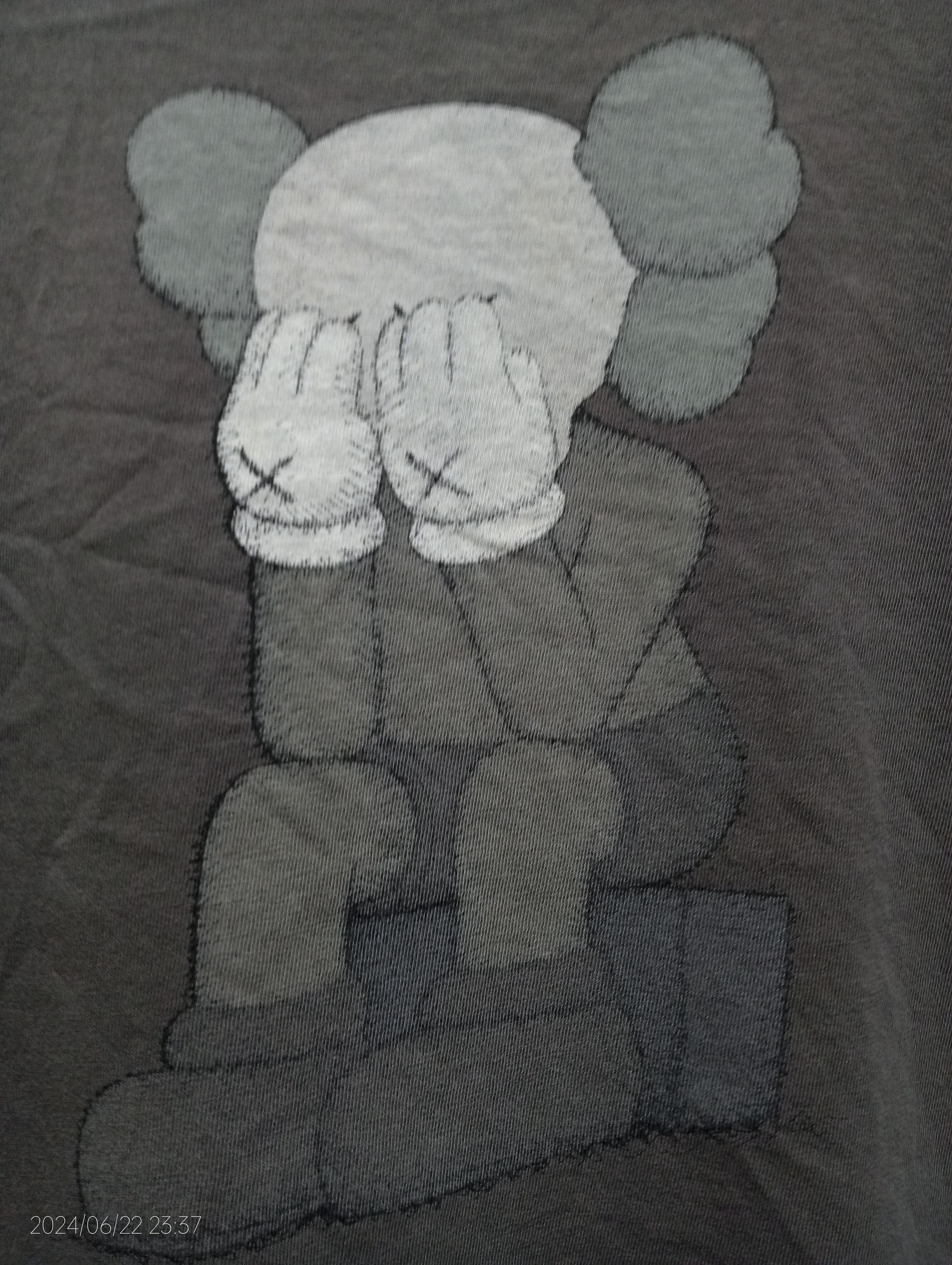 Kaws KAWS Uniqlo Passing Through Single Stitch Tee Size US S / EU 44-46 / 1 - 8 Thumbnail