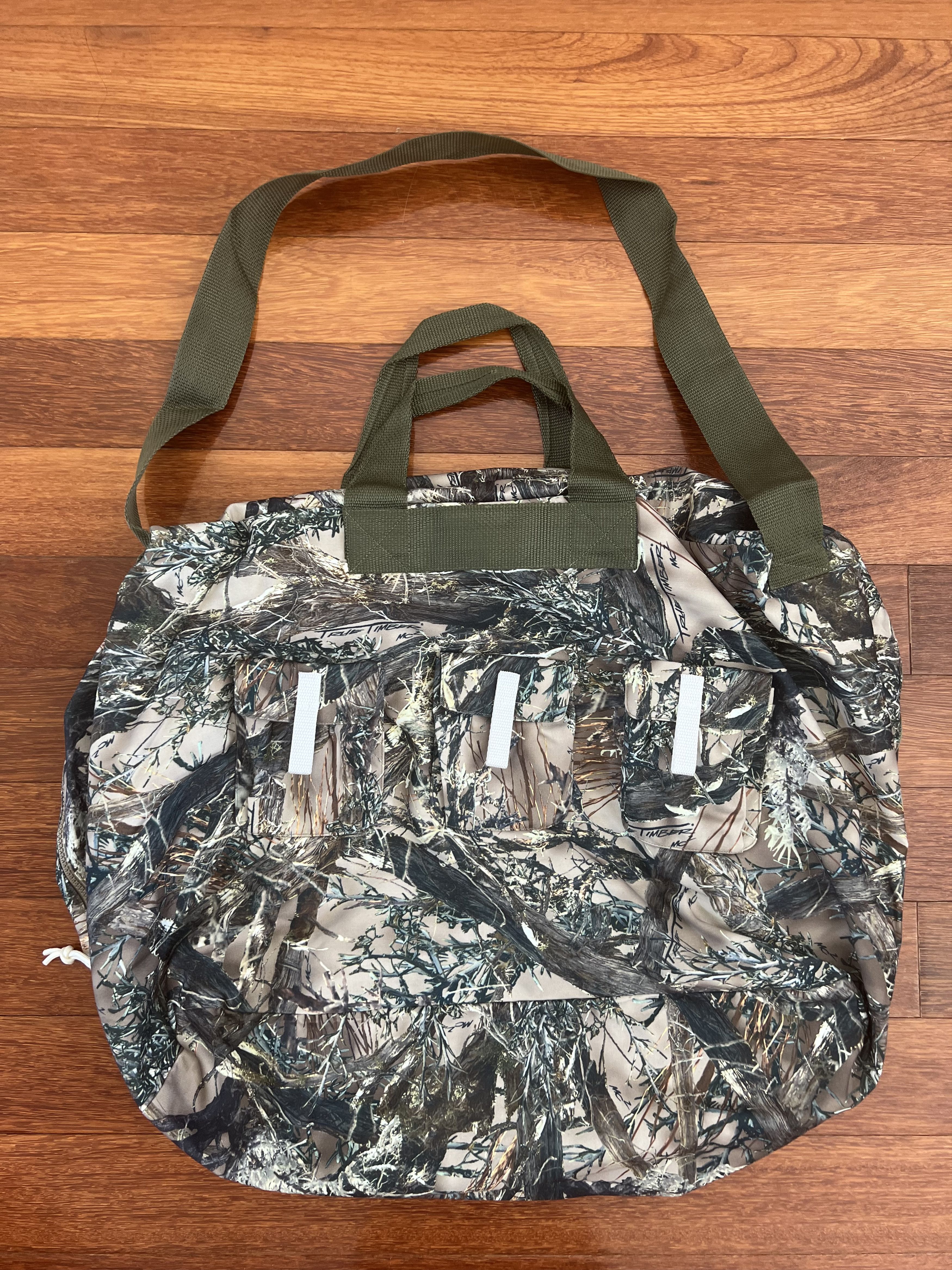 Advisory Board Crystals 💚 2019 Advisory Board Crystals Tree Camo Duffel Bag NEW Size ONE SIZE - 6 Thumbnail