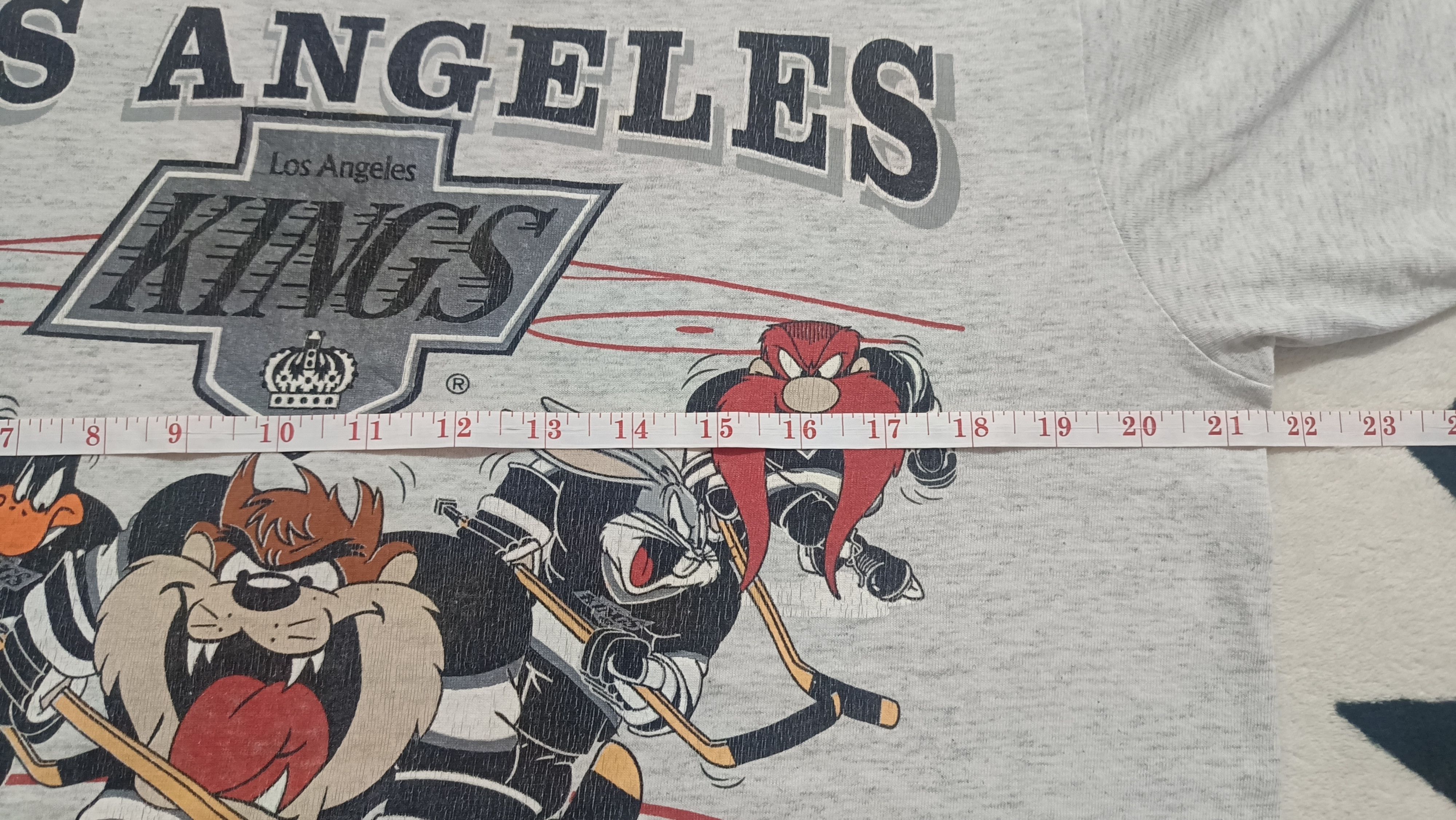 Vintage 🔥🔥Rare Vintage 90s Long Angeles Kings Tazmania Tee Size US L / EU 52-54 / 3 - 8 Thumbnail