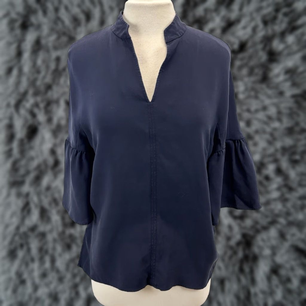 St. John St. John Blouse 100% Silk Women’s Medium Navy 3/4 Sleeve Bell Sleeve Classic Split Neck Zip Blouse Mens? Size M / US 6-8 / IT 42-44 - 1 Thumbnail