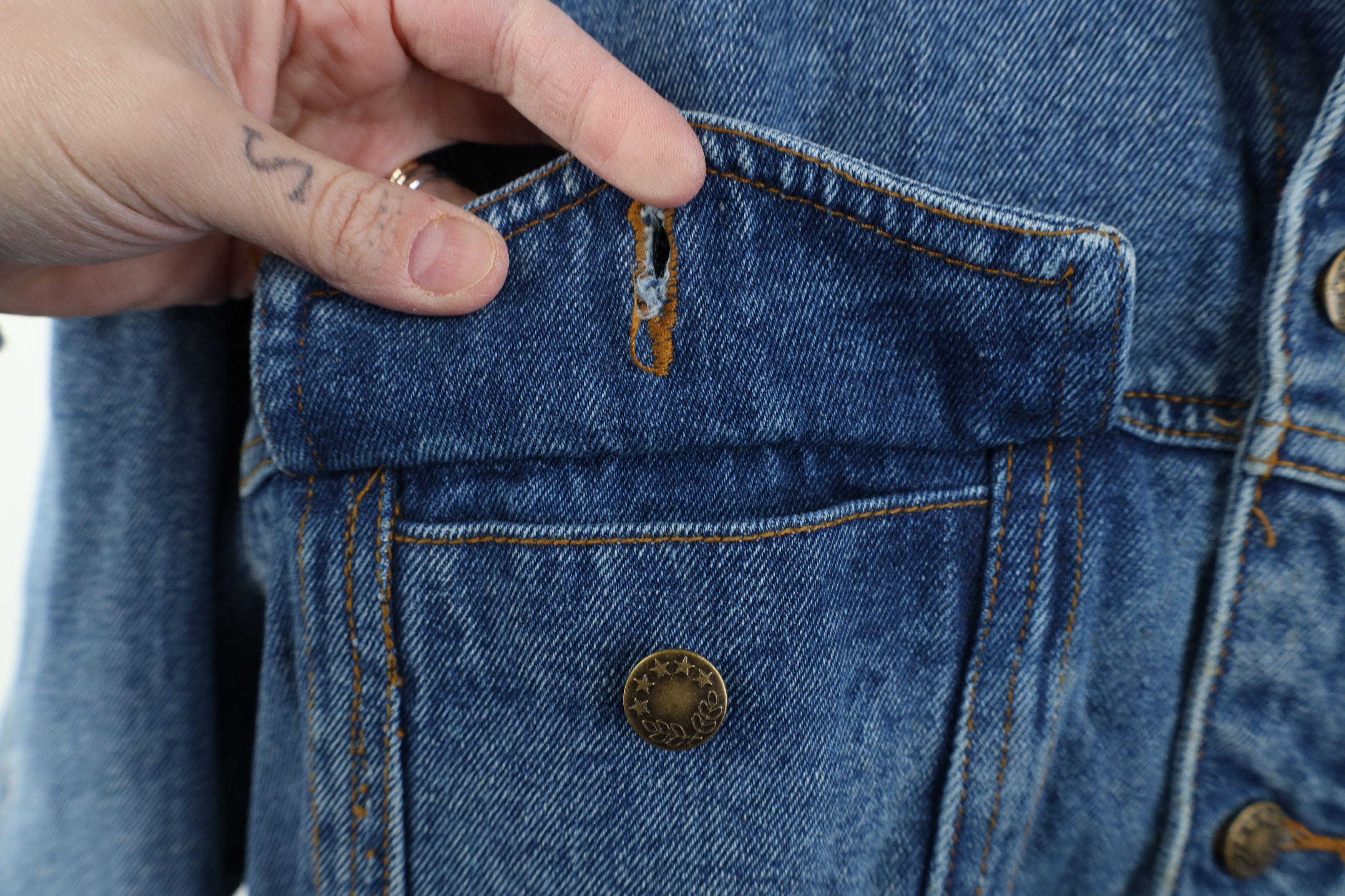 Vintage Vintage 90s Streetwear Denim Jean Trucker Jacket Blue Size US L / EU 52-54 / 3 - 7 Thumbnail