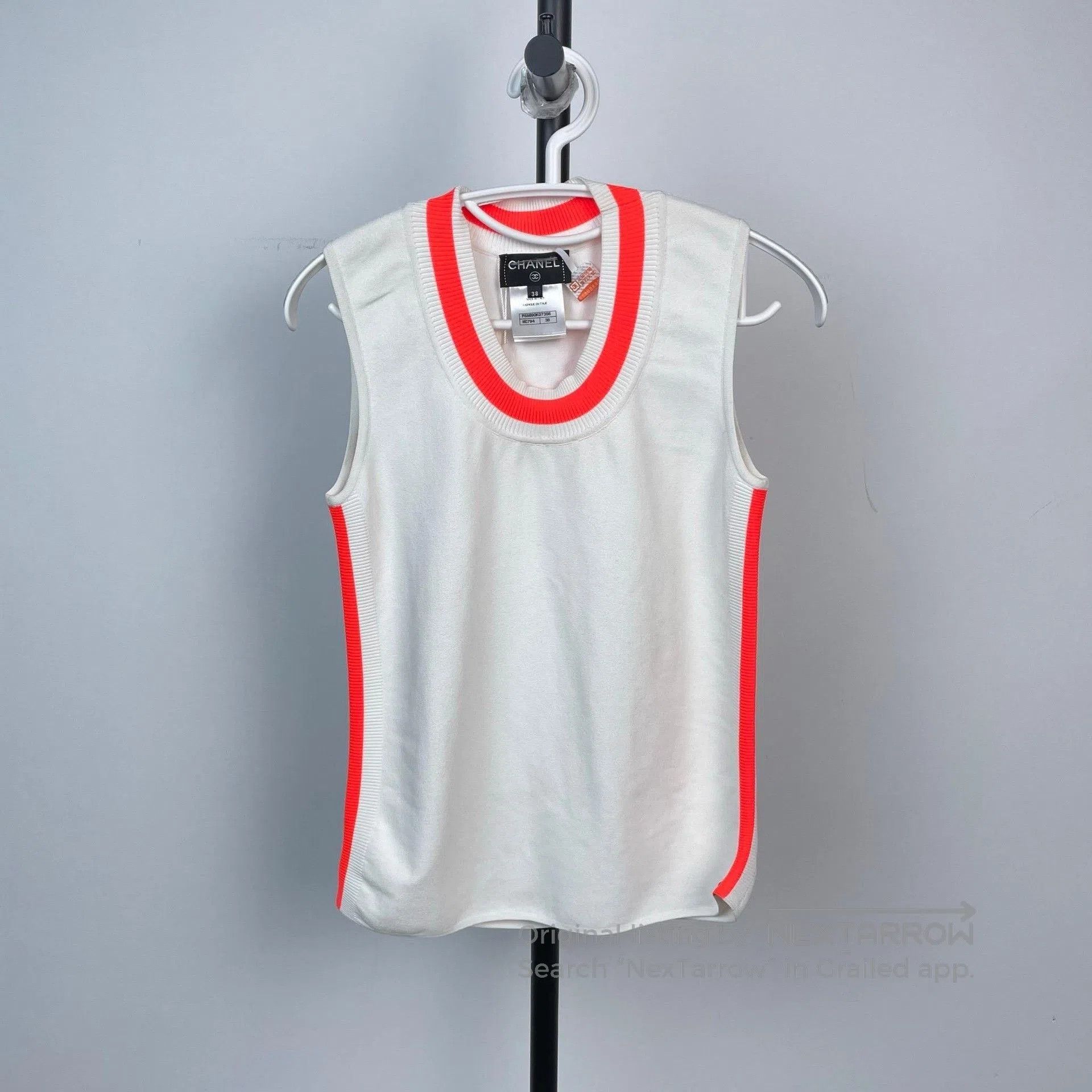 Chanel Chanel White Sleeveless Knit Vest. Size S / US 4 / IT 40 - 1 Thumbnail
