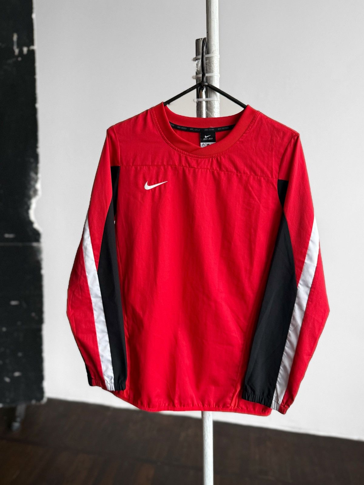 Nike Nike Vintage 00s Mens Red Jacket / Training Pullover Swoosh Size US S / EU 44-46 / 1 - 1 Thumbnail