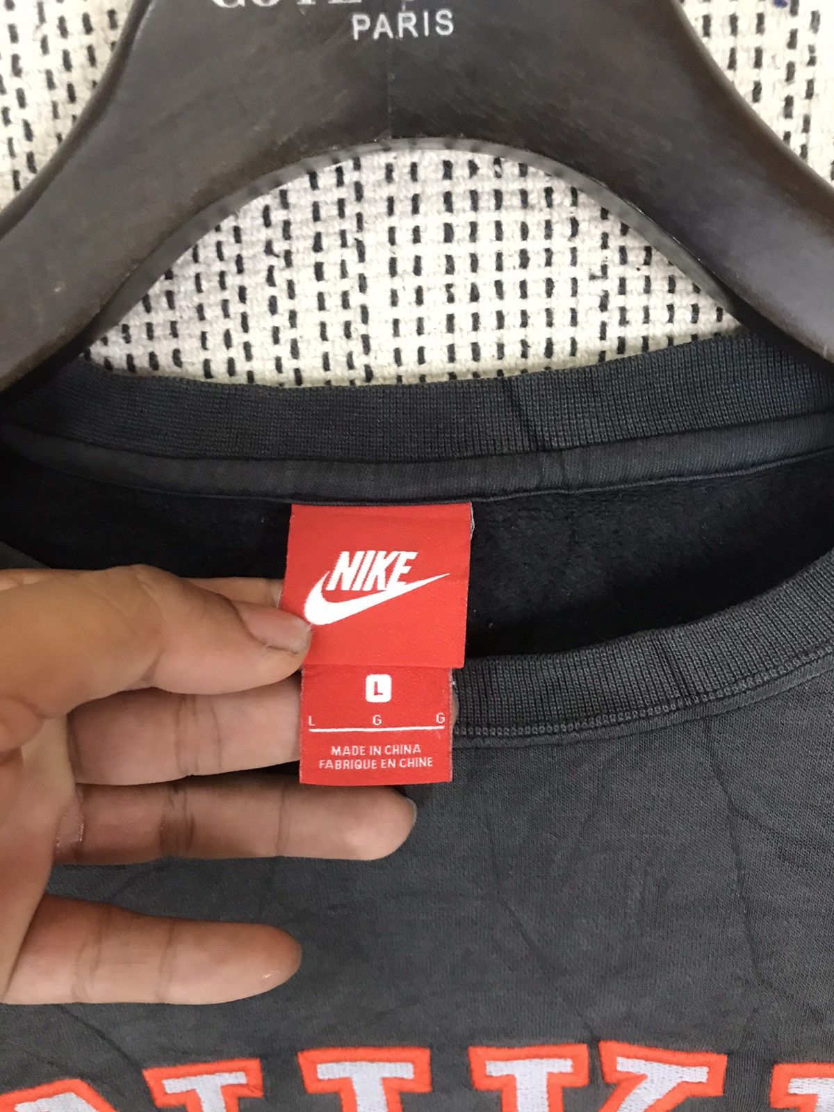Nike ‼️NIKE EMBOIDERY SPELLOUT CENTRE LOGO SWEATSHIRT‼️ Size US L / EU 52-54 / 3 - 3 Thumbnail